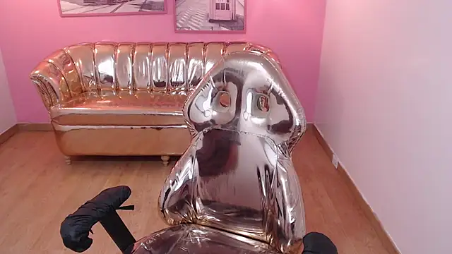 Snapshot of sabrina_jones_t chatting on December 14, 3:51 am sabrina jones t online show from December 14, 3:51 am