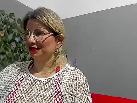 Snapshot of sexy_bigboooty chatting on December 5, 2:53 am sexy bigboooty online show from December 5, 2:53 am