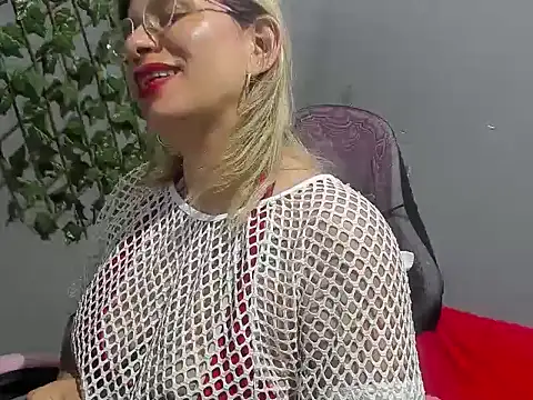 Snapshot of sexy_bigboooty chatting on December 5, 7:05 am sexy bigboooty online show from December 5, 7:05 am