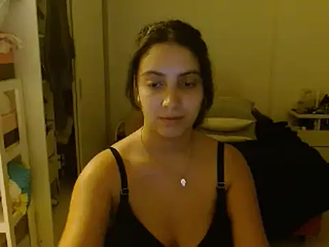Snapshot of xBubblyBarbiexx chatting on February 5, 2:08 am xBubblyBarbiexx online show from February 5, 2:08 am