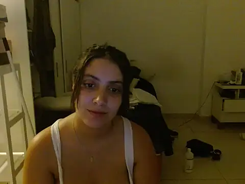 Snapshot of xBubblyBarbiexx chatting on February 22, 2:06 am xBubblyBarbiexx online show from February 22, 2:06 am