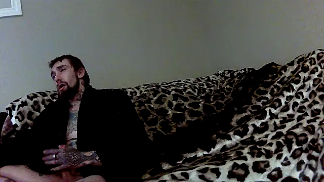 Snapshot of Fuckboy4public chatting on December 20, 11:00 am Fuckboy4public online show from December 20, 11:00 am