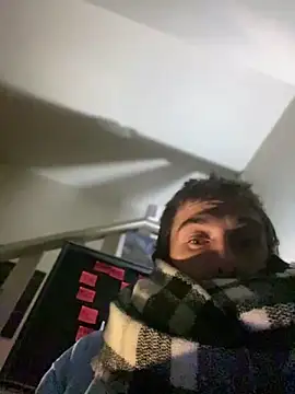 Snapshot of Fuckboy4public chatting on December 20, 2:05 pm Fuckboy4public online show from December 20, 2:05 pm