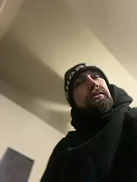 Snapshot of Fuckboy4public chatting on December 25, 10:59 pm Fuckboy4public online show from December 25, 10:59 pm