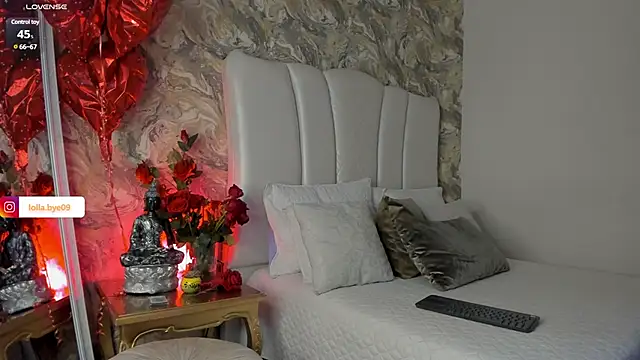 Snapshot of LollaByer chatting on February 16, 9:05 pm LollaByer online show from February 16, 9:05 pm