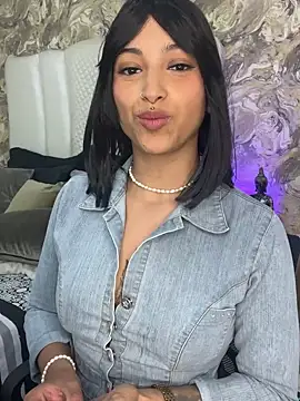 Snapshot of LollaByer chatting on February 26, 9:05 pm LollaByer online show from February 26, 9:05 pm