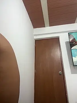 Snapshot of LollaByer chatting on February 28, 2:09 am LollaByer online show from February 28, 2:09 am