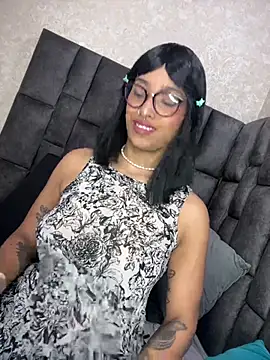 Snapshot of LollaByer chatting on March 13, 9:05 pm LollaByer online show from March 13, 9:05 pm