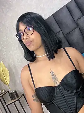 Snapshot of LollaByer chatting on March 23, 1:31 am LollaByer online show from March 23, 1:31 am