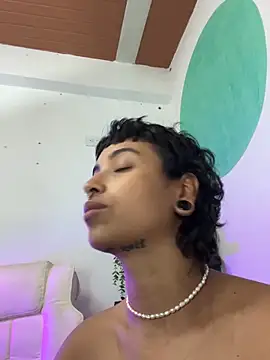 Snapshot of LollaByer chatting on November 22, 11:04 pm LollaByer online show from November 22, 11:04 pm