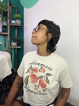 Snapshot of LollaByer chatting on December 15, 9:08 pm LollaByer online show from December 15, 9:08 pm