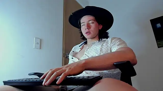 AngelBennet  online show from December 3, 11:03 pm