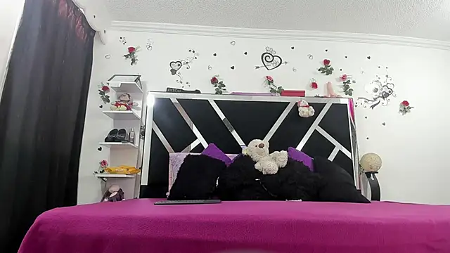 Snapshot of thedream_girls chatting on November 4, 12:04 pm thedream girls online show from November 4, 12:04 pm