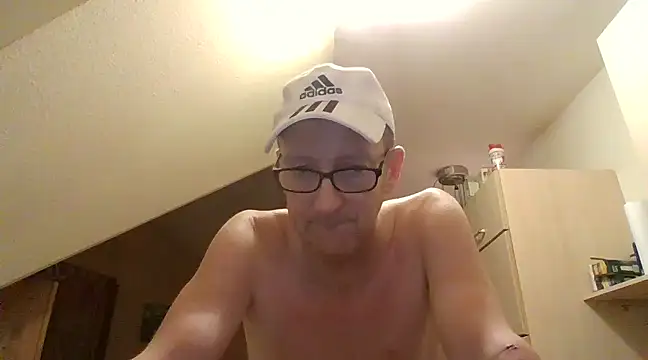 Snapshot of nacktchiller1076 chatting on December 3, 9:12 pm nacktchiller1076 online show from December 3, 9:12 pm