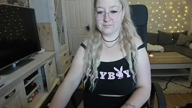 Lillyloo  online show from October 6, 3:48 am