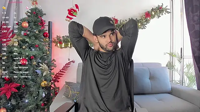 Snapshot of andrewChris_ chatting on December 10, 9:33 pm andrewChris  online show from December 10, 9:33 pm