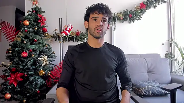 Snapshot of andrewChris_ chatting on December 18, 6:57 pm andrewChris  online show from December 18, 6:57 pm