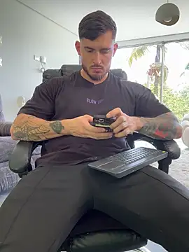 DimitriSullivan  online show from November 4, 5:34 pm