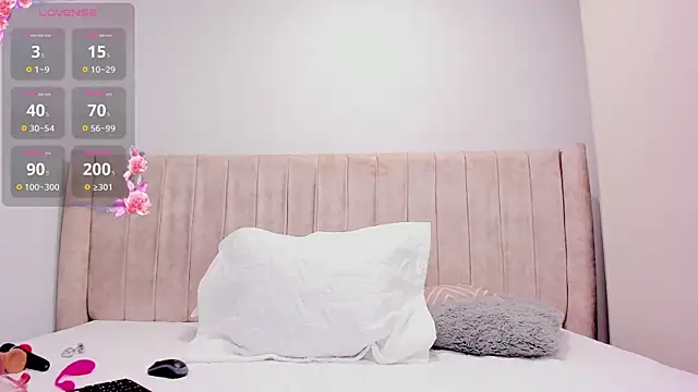 adhitii online show from April 14, 11:38 am