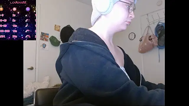 Snapshot of livcutebaby chatting on January 26, 12:48 am livcutebaby online show from January 26, 12:48 am