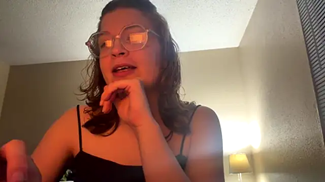 Snapshot of livcutebaby chatting on July 18, 1:43 am livcutebaby online show from July 18, 1:43 am