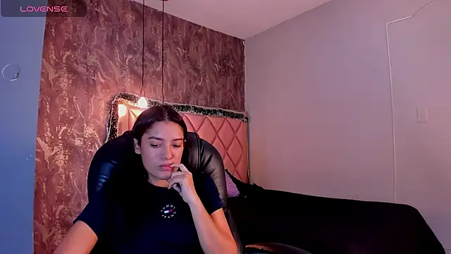 SKYLERWHIITEE online show from December 12, 6:14 am