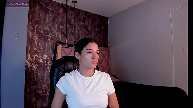 SKYLERWHIITEE online show from December 16, 2:25 am