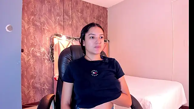 SKYLERWHIITEE online show from December 21, 3:03 am