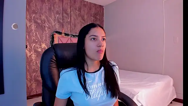 SKYLERWHIITEE online show from December 28, 2:54 am