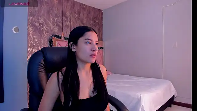 SKYLERWHIITEE online show from December 29, 2:49 am