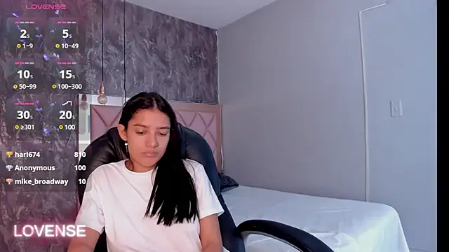 SKYLERWHIITEE online show from February 1, 8:39 am