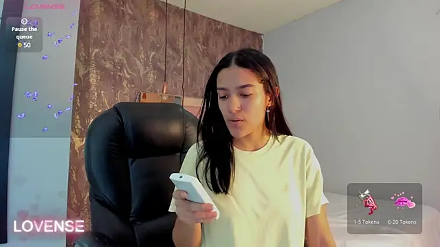 SKYLERWHIITEE online show from February 6, 2:33 am