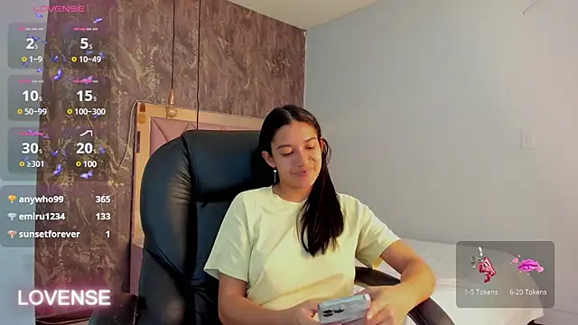 SKYLERWHIITEE online show from February 6, 5:35 am