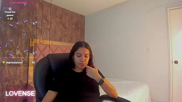 SKYLERWHIITEE online show from February 9, 6:43 am