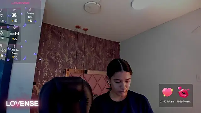 SKYLERWHIITEE online show from February 14, 3:33 am