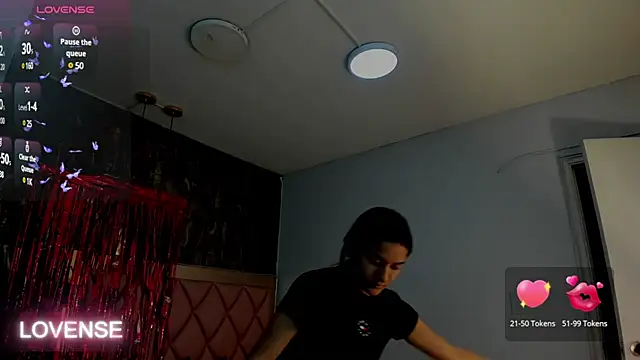 SKYLERWHIITEE online show from February 17, 3:04 am