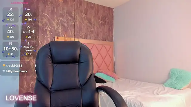 SKYLERWHIITEE online show from February 26, 8:26 am