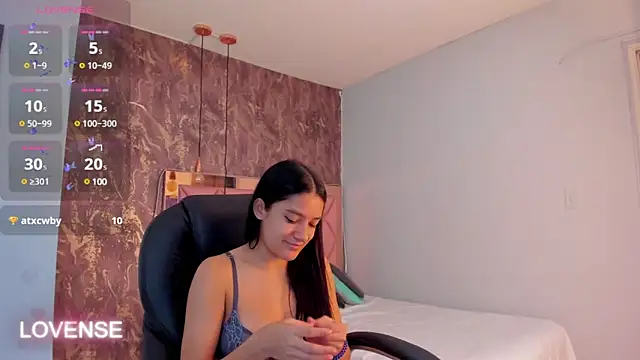 SKYLERWHIITEE online show from March 1, 6:13 am