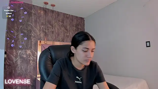 SKYLERWHIITEE online show from March 15, 1:52 am