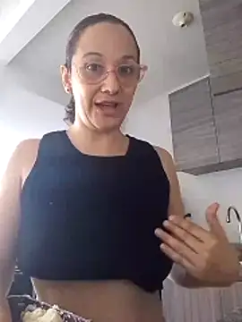 Snapshot of nicolle_milf1978 chatting on June 10, 12:48 pm nicolle milf1978 online show from June 10, 12:48 pm