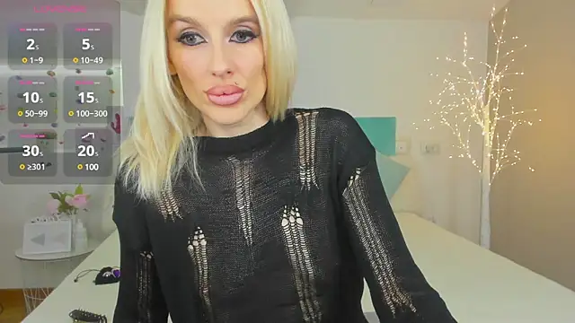 Snapshot of Lana_kitty__ chatting on February 10, 11:34 pm Lana kitty   online show from February 10, 11:34 pm