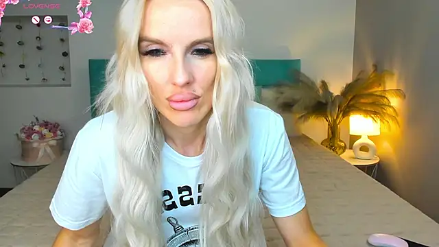 Snapshot of Lana_kitty__ chatting on September 10, 9:15 pm Lana kitty   online show from September 10, 9:15 pm