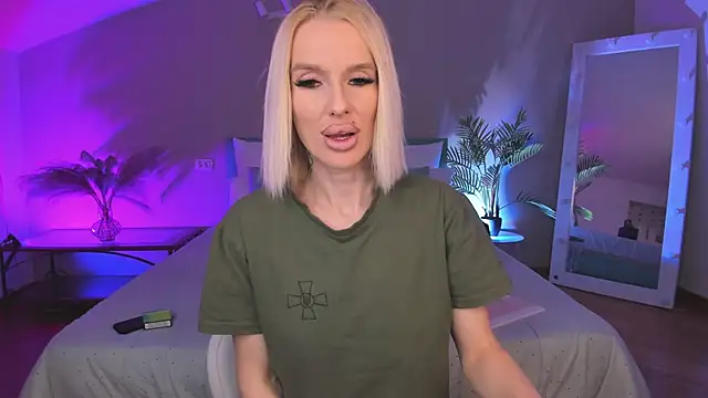 Lana kitty   online show from April 14, 9:32 pm