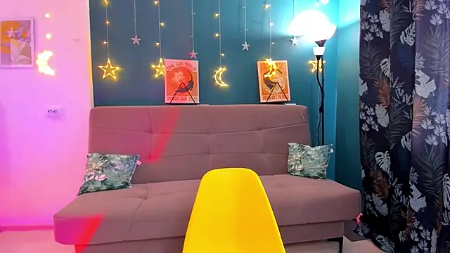 Snapshot of Xloe_Queen chatting on February 11, 9:20 am Xloe Queen online show from February 11, 9:20 am