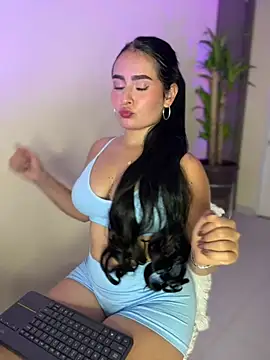 Snapshot of Aria_uwu chatting on June 14, 5:31 am Aria uwu online show from June 14, 5:31 am