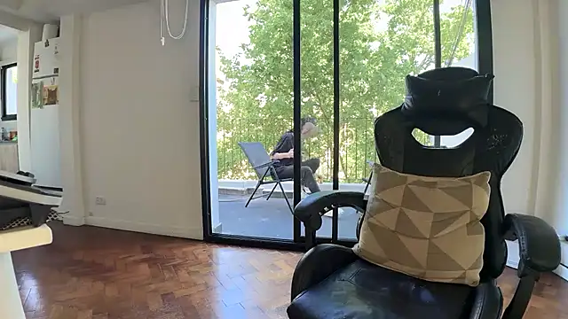 Den BlueXx online show from October 31, 6:53 pm