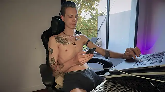 Den BlueXx online show from February 20, 10:32 pm