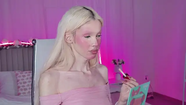 Snapshot of PamelamyDreamys chatting on June 1, 10:00 pm PamelamyDreamys online show from June 1, 10:00 pm