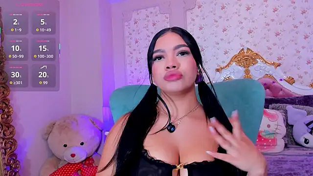 Snapshot of AllissonJames chatting on October 17, 11:13 am AllissonJames online show from October 17, 11:13 am
