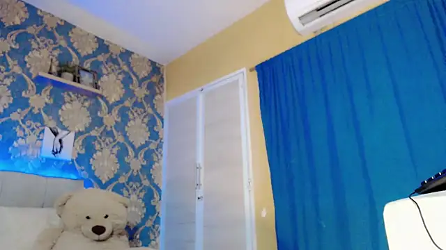 Snapshot of nicoledollts chatting on April 30, 8:37 pm nicoledollts online show from April 30, 8:37 pm